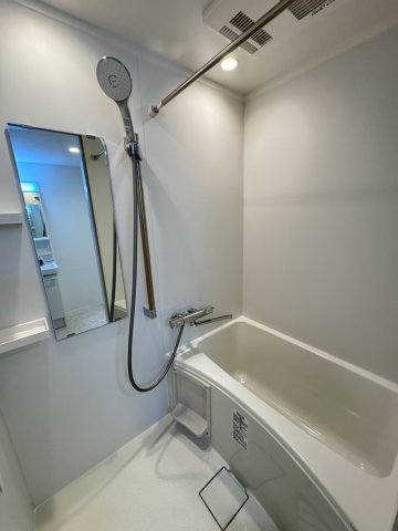 バス・シャワールーム　※同タイプの別の部屋の写真です。