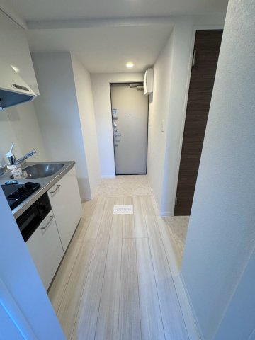 玄関　※同タイプの別の部屋の写真です。