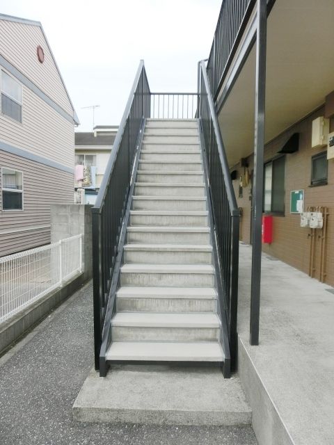 エントランス　2階に上がる階段です