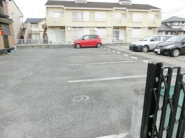 駐車場　敷地内に駐車場がございます