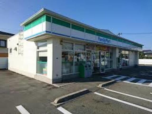 コンビニ　ファミリーマート長岡南町店（コンビニ）まで846m