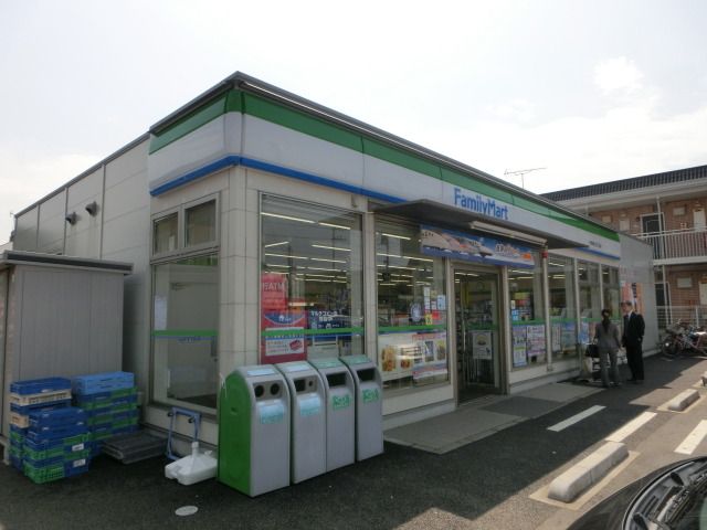 コンビニ　ファミリーマート（コンビニ）まで340m