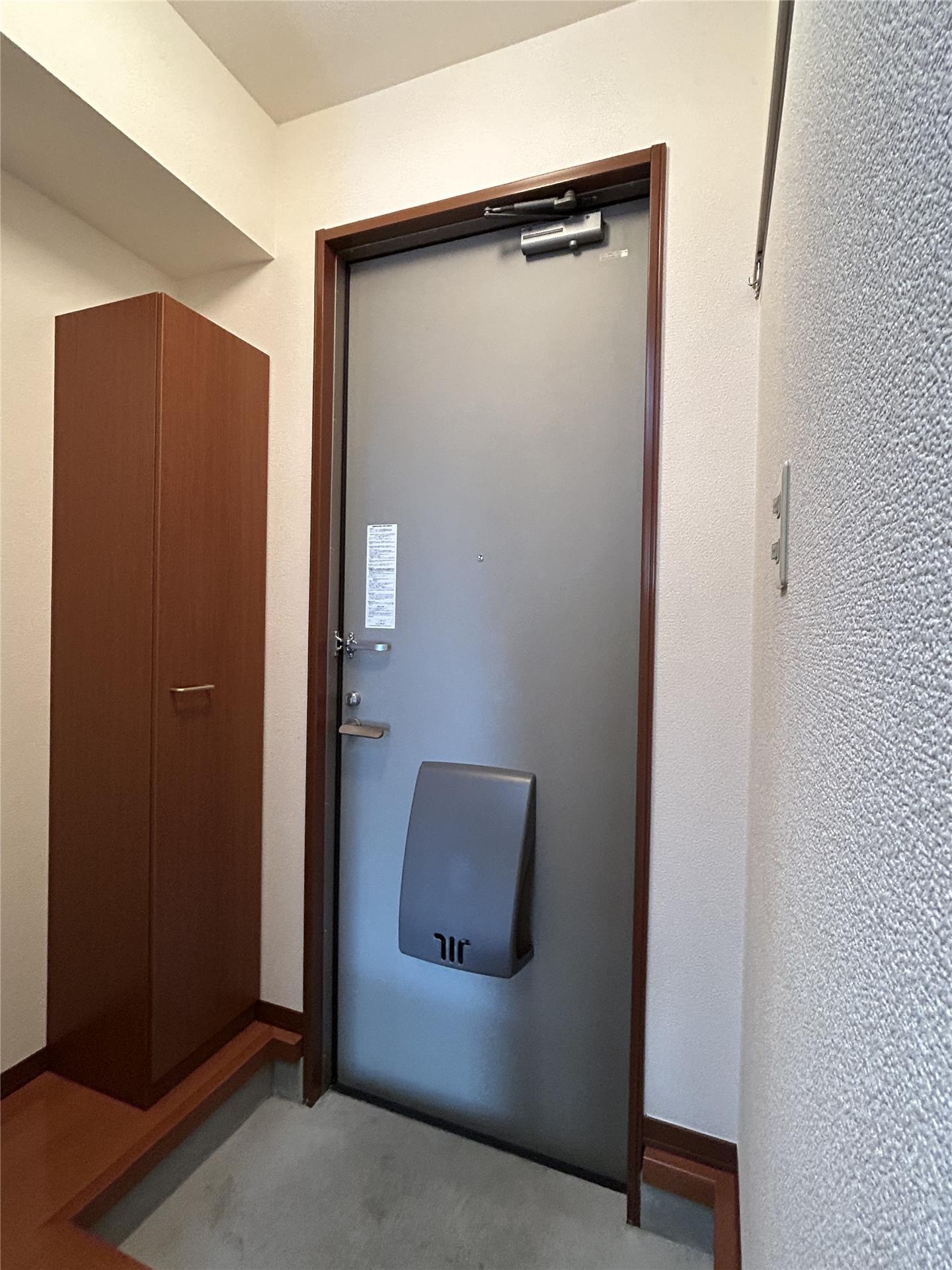 玄関　同タイプ別室の参考写真です