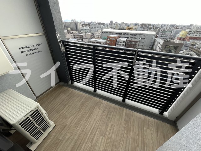 バルコニー　外からの目が気にならないバルコニーで洗濯物が干せます