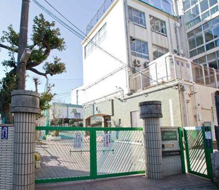 中学校　目黒区立第十一中学校（中学校）まで305m