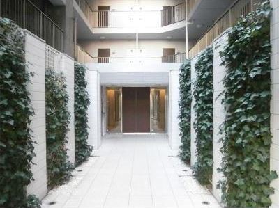 エントランス　エスティメゾン四谷坂町