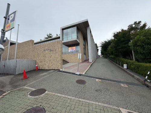 中学校　箕面自由学園中学校（中学校）まで464m