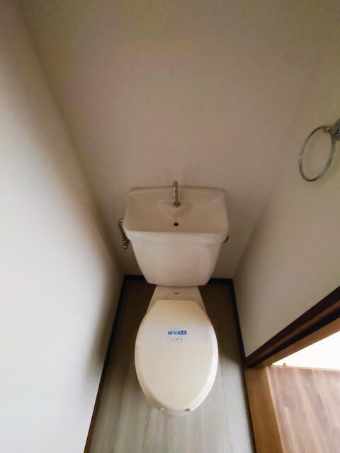 東武東上線 朝霞駅 徒歩6分 2階建 築31年のトイレ写真