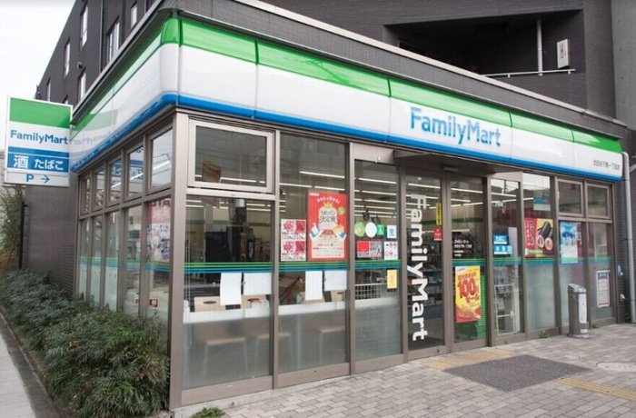 コンビニ　ファミリーマート世田谷下馬１丁目店（コンビニ）まで22m