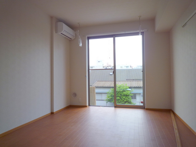 居室・リビング　★キレイなフローリング調のお部屋です★