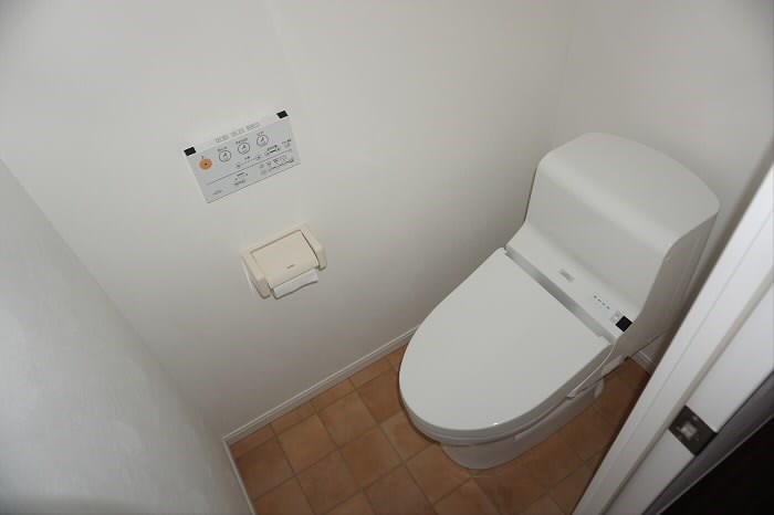 京王新線 幡ケ谷駅 徒歩6分 4階建 築12年のトイレ写真