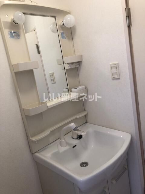 網川原県庁前マンションの内装写真