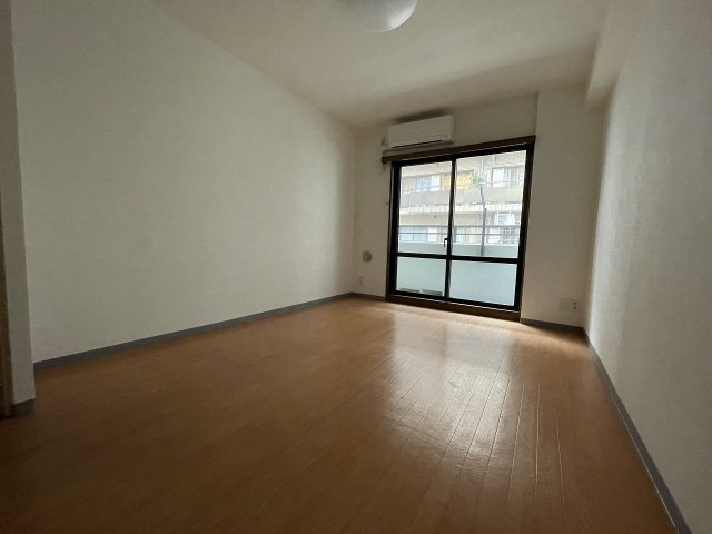 YKビルの居間写真