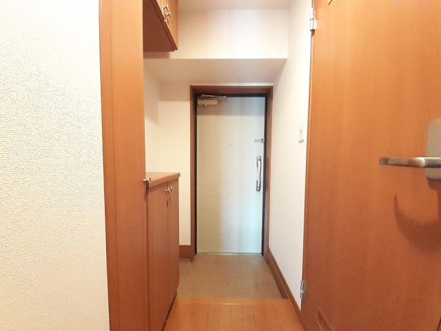スカイシャトレ柚須の玄関写真