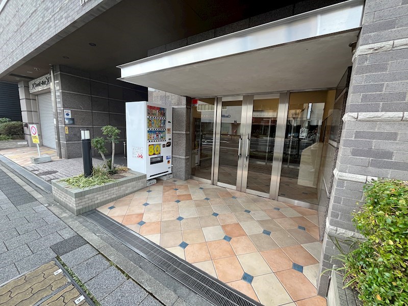 ダイドーメゾン阪神西宮駅前の外観写真