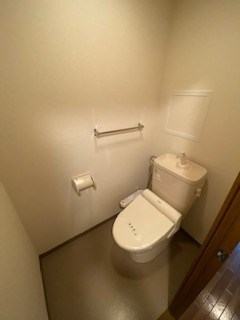 ＪＲ東海道本線 甲南山手駅 徒歩5分 4階建 築28年のトイレ写真
