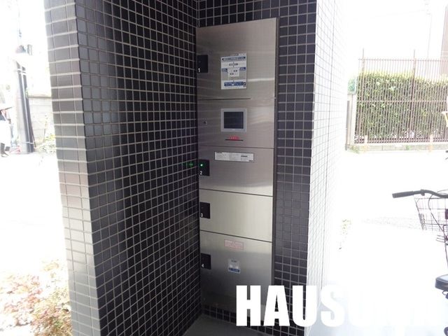エントランス　宅配BOX