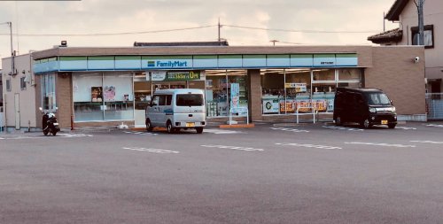 コンビニ　ファミリーマート 西尾下矢田町店（コンビニ）まで620m