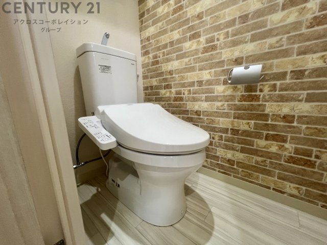 トイレ　温水洗浄便座付きのトイレです♪