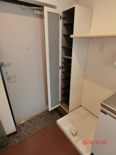 収納　室内洗濯機置場と下駄箱