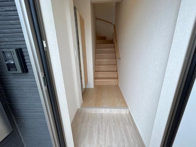 エン リビングの玄関写真