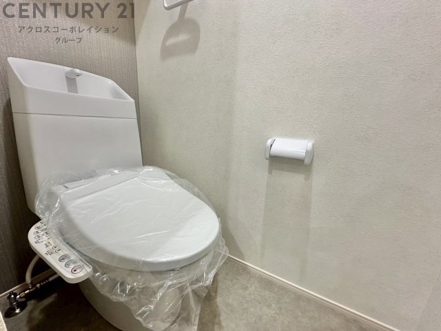 トイレ　温水洗浄便座付きのトイレです♪
