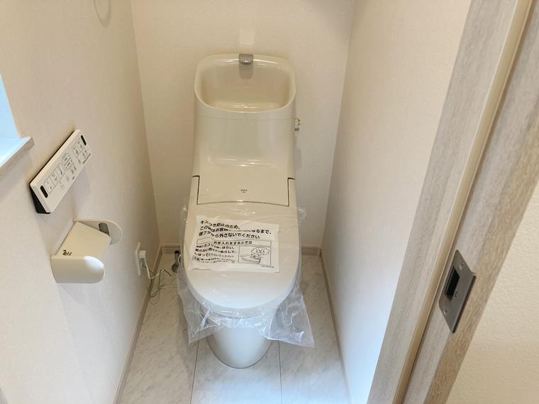 太田窪戸建のトイレ写真