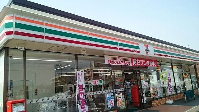 コンビニ　セブンイレブン加須礼羽店（コンビニ）まで350m