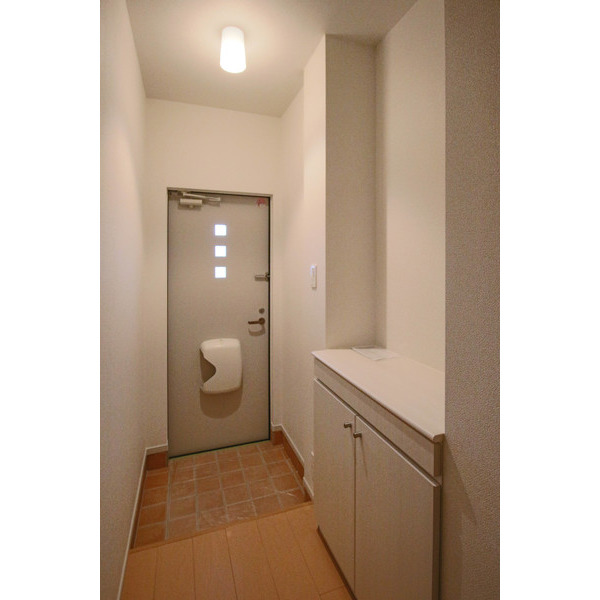 玄関　同じ建物の別のお部屋