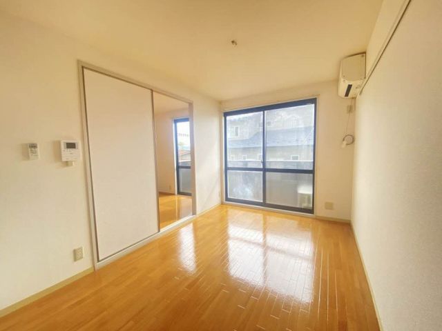 チーサー富田 Aの居間写真
