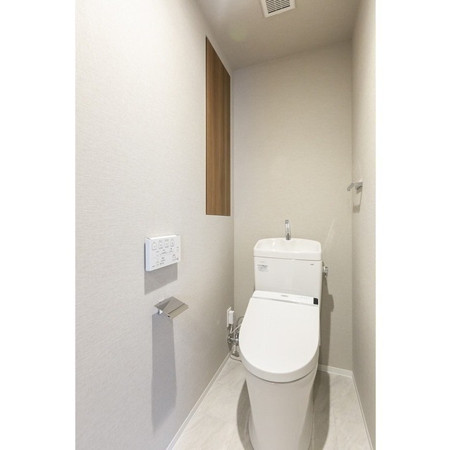 LIBR GRANT 西新宿WESTのトイレ写真