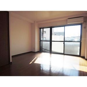居室・リビング　(同物件写真)