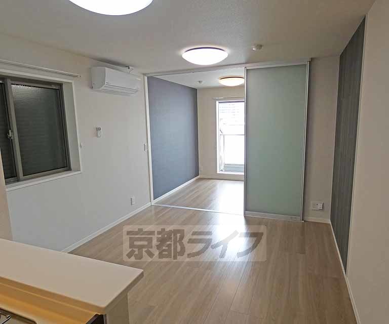 Six Bijoux 堺町五条の居間写真