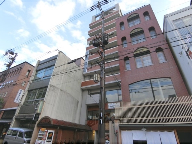京都市中京区御倉町のマンションの建物外観
