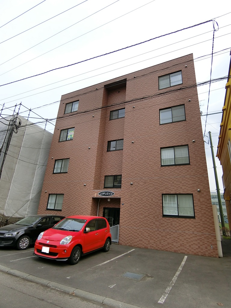 【札幌市北区北三十条西のマンションの建物外観】