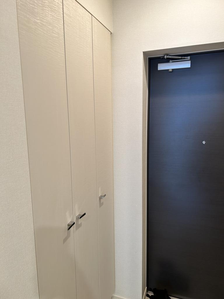 クオリア神南フラッツの玄関写真