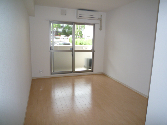 居室・リビング　約８.４帖の広いお部屋です