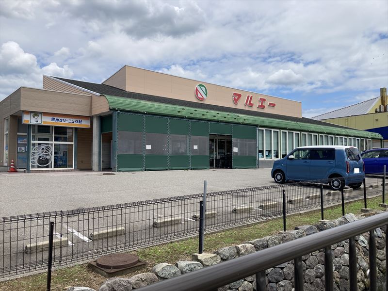 スーパー　マルエー小立野店（スーパー）まで623m