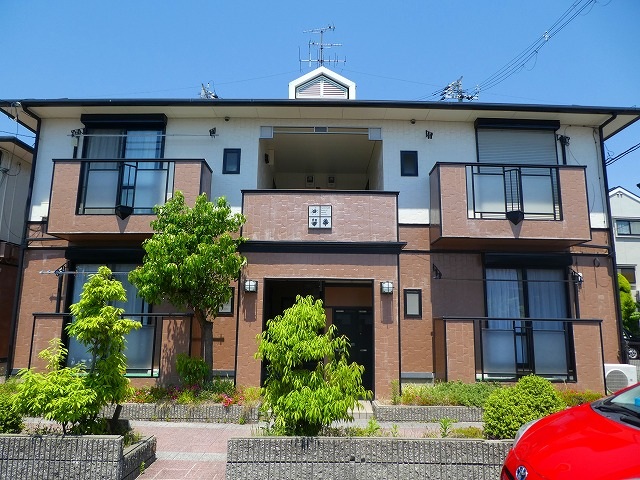 東大阪市西堤学園町のアパートの建物外観