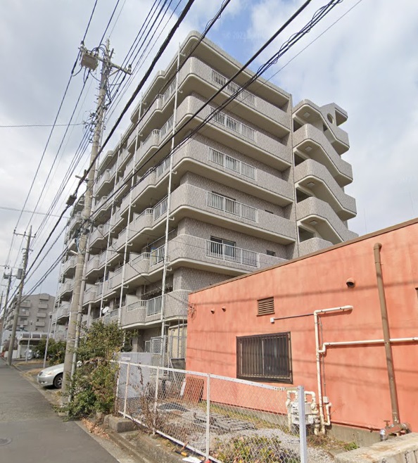 横浜市都筑区見花山のマンションの建物外観