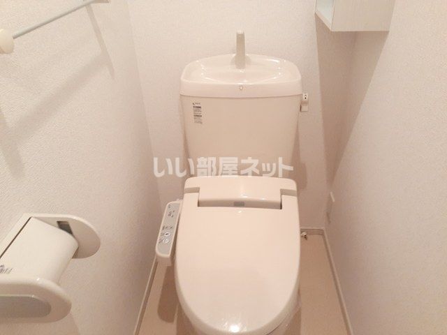 【西脇市野村町のアパートのトイレ】