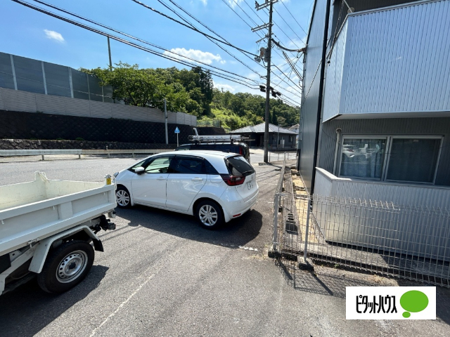 【アルファニシモトの駐車場】