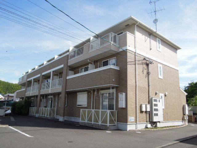 静岡市葵区川合のアパートの建物外観