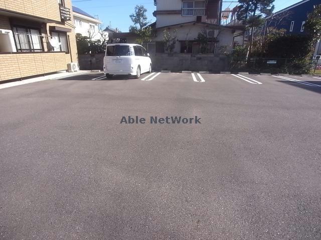 【大垣市割田のアパートの駐車場】