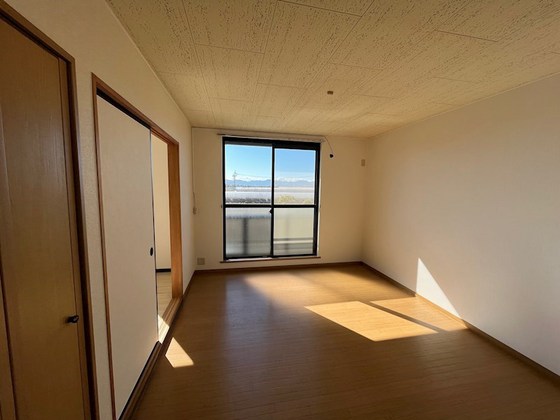 居室・リビング　※他号室の写真です