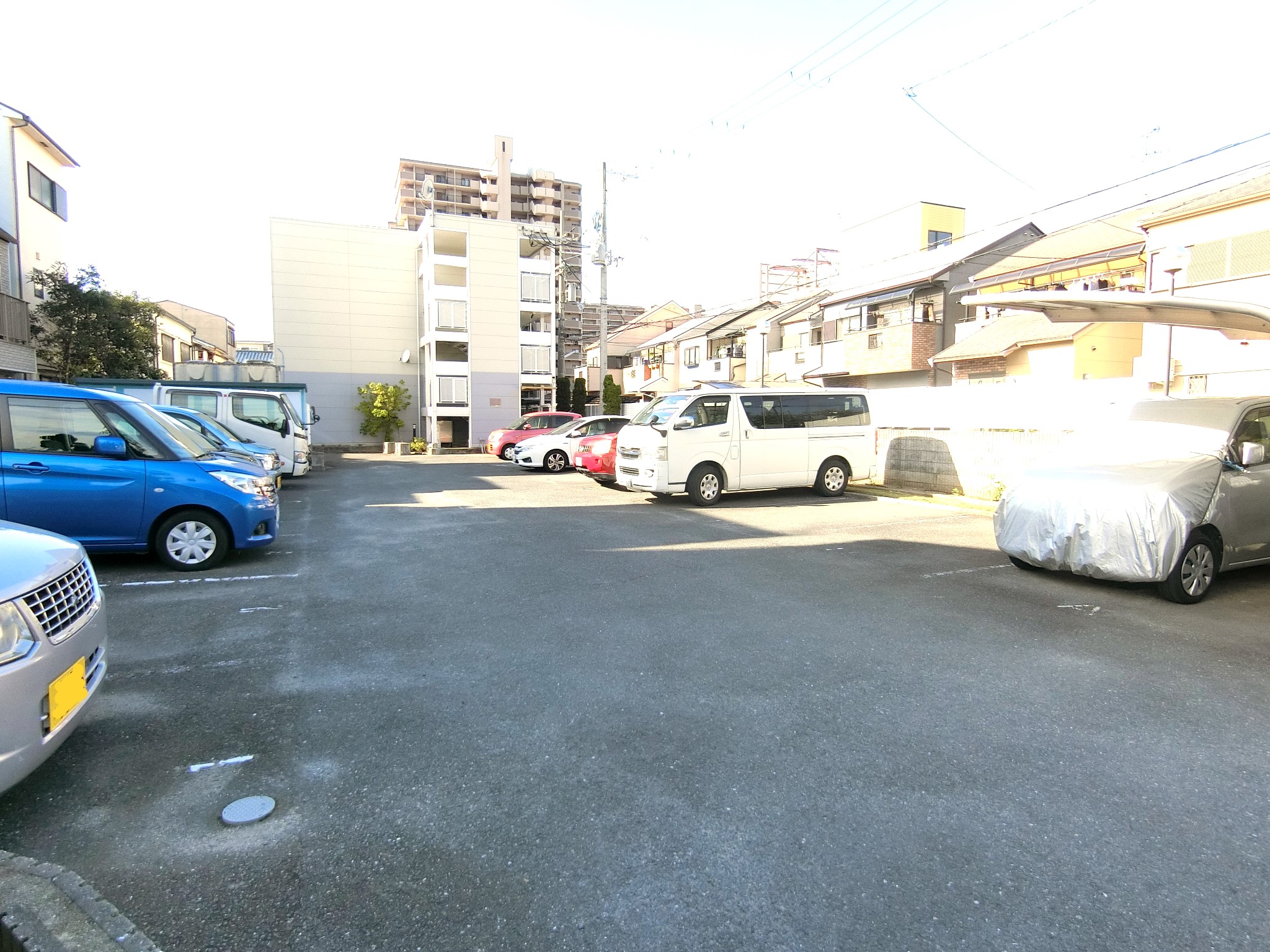 【堺市北区北花田町のマンションの駐車場】