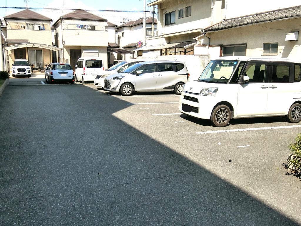 【堺市堺区西湊町のマンションの駐車場】