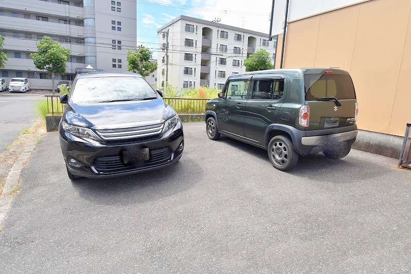 【広島市西区草津新町のアパートの駐車場】