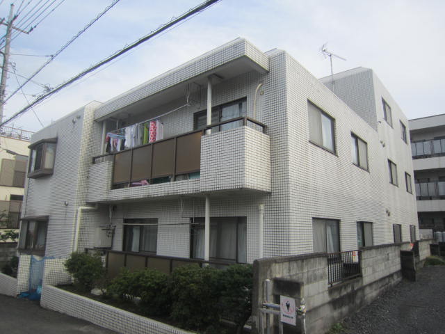 蓮田市東のマンションの建物外観