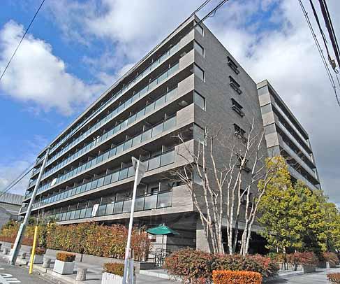 京都市南区東九条室町のマンションの建物外観